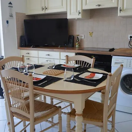 Apartment 2 Pieces 4 Couchages Cyprien Sc020-105 *